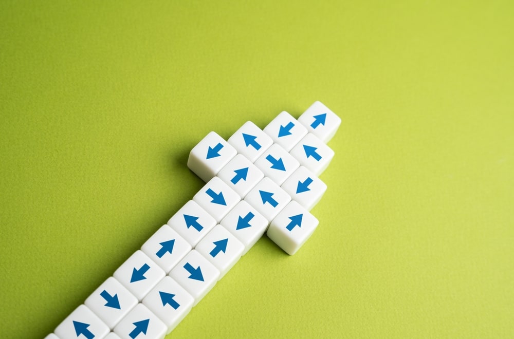 dice with arrows pointing in all directions
